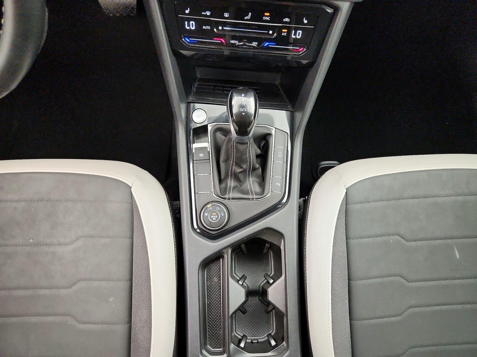 2025 Volkswagen Taos SE - Photo 18