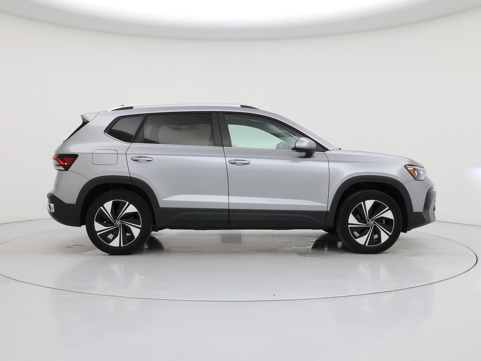 2025 Volkswagen Taos SE - Photo 8