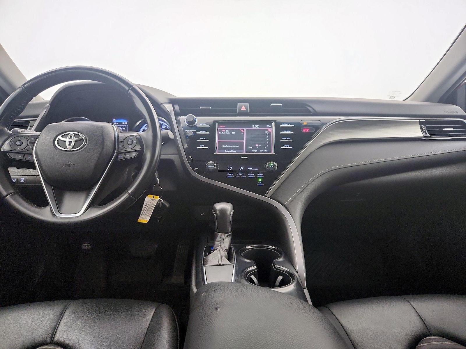 2020 Toyota Camry SE - Photo 10