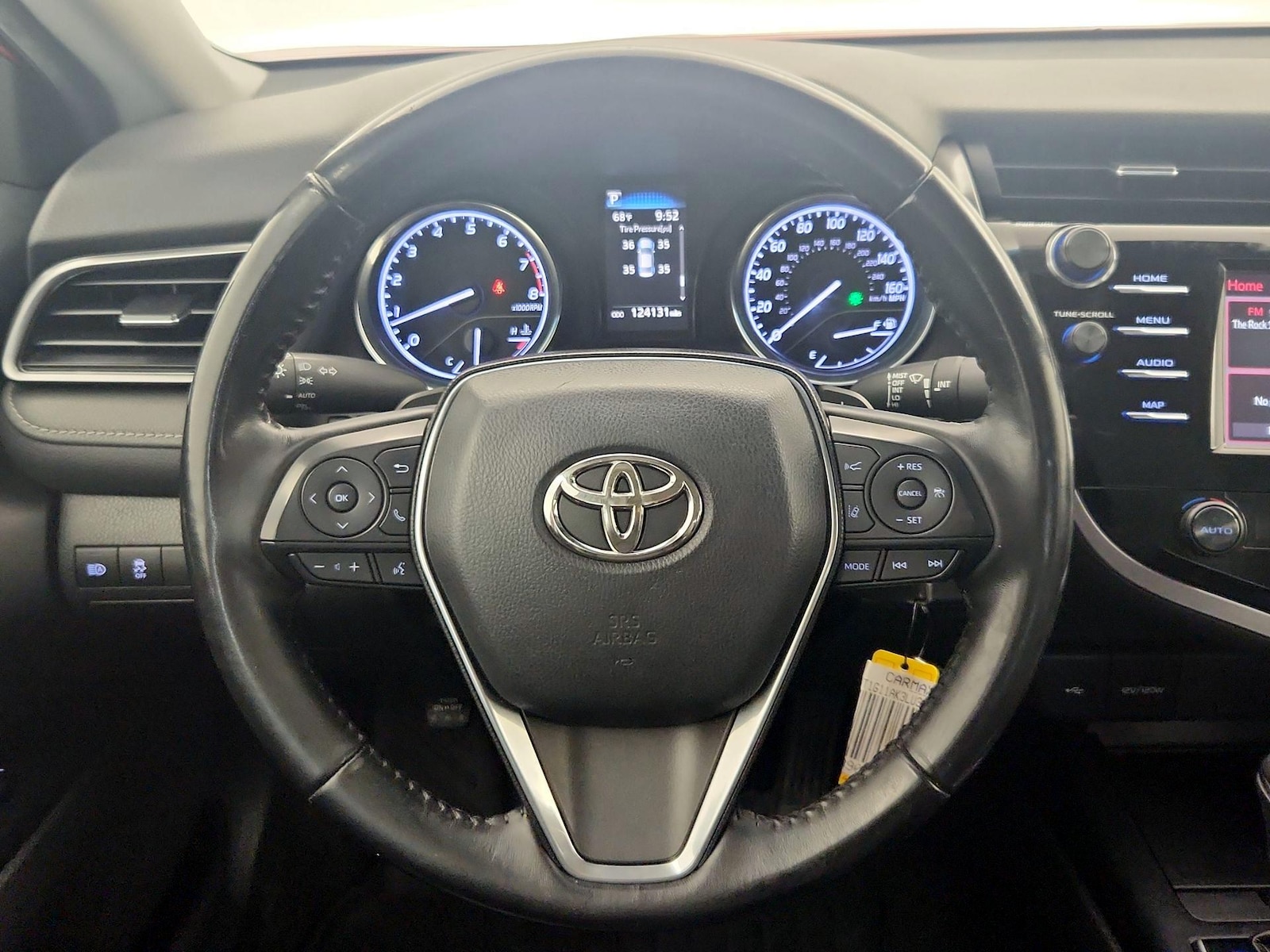 2020 Toyota Camry SE - Photo 11