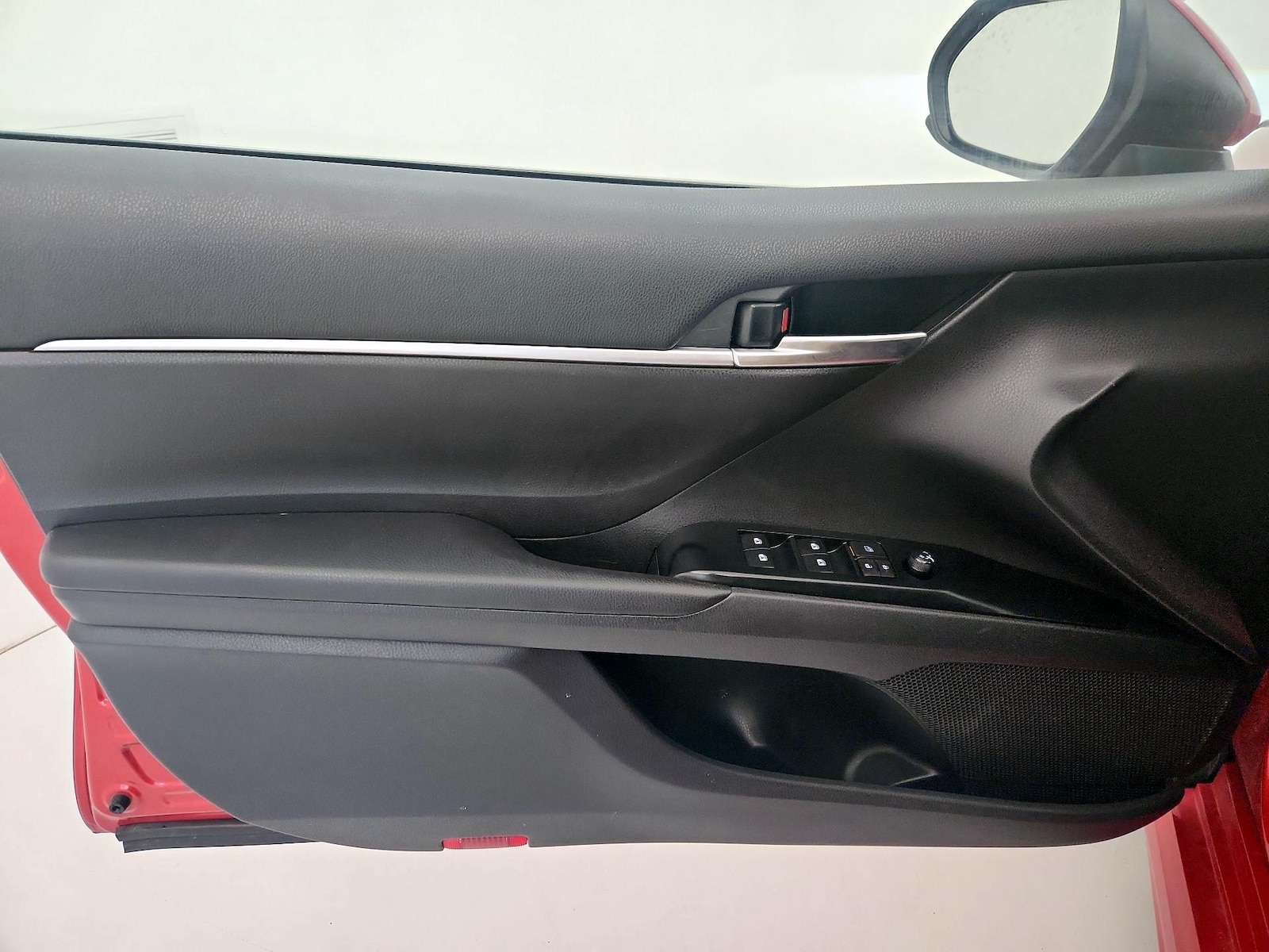 2020 Toyota Camry SE - Photo 13