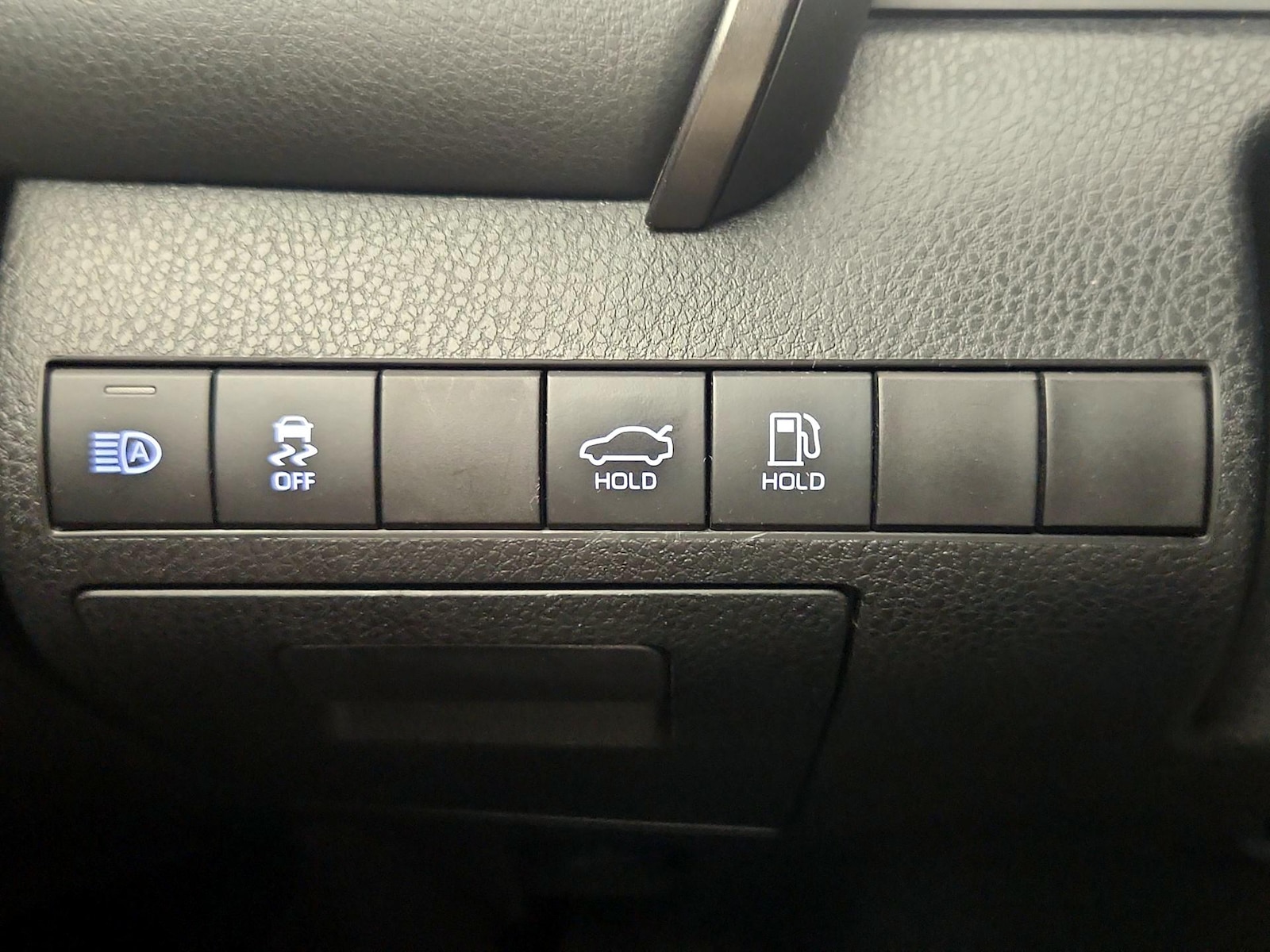 2020 Toyota Camry SE - Photo 14