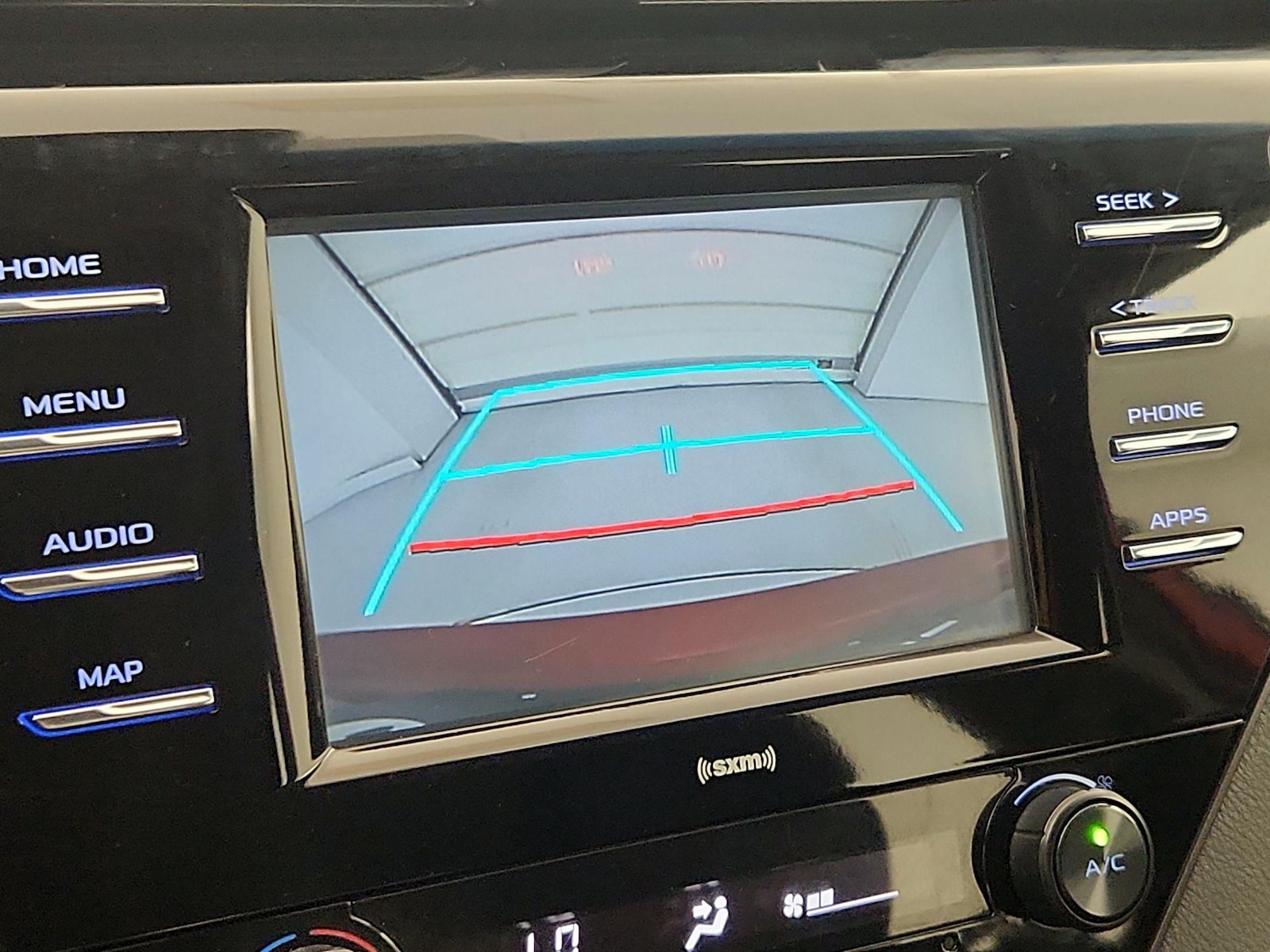 2020 Toyota Camry SE - Photo 15