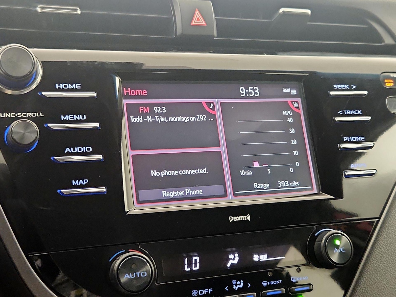 2020 Toyota Camry SE - Photo 16