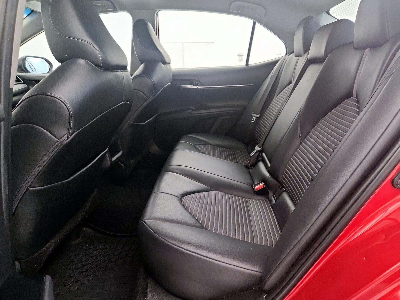 2020 Toyota Camry SE - Photo 20