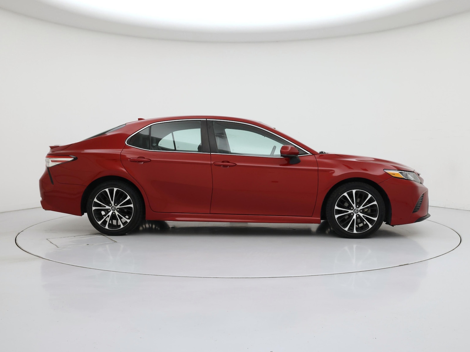 2020 Toyota Camry SE - Photo 8