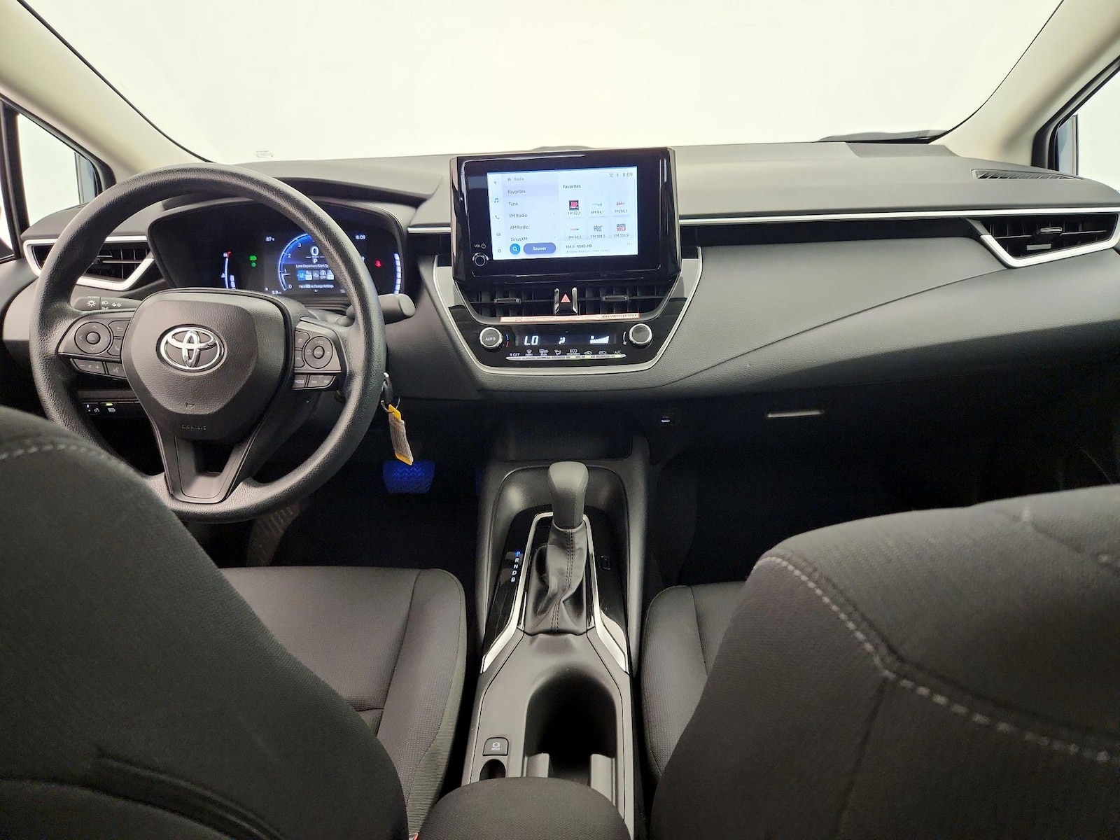 2026 Toyota Corolla LE - Photo 10