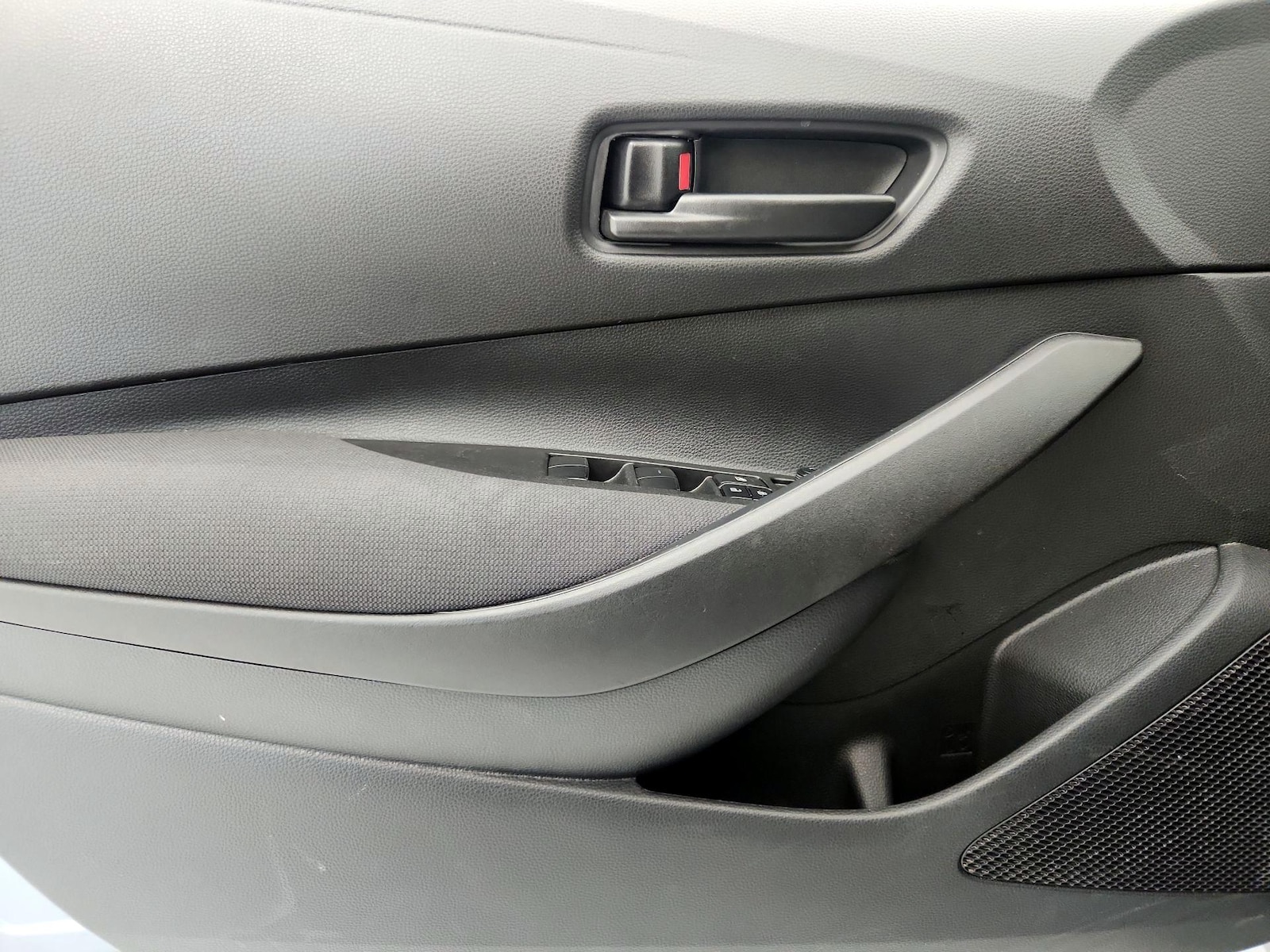 2026 Toyota Corolla LE - Photo 13