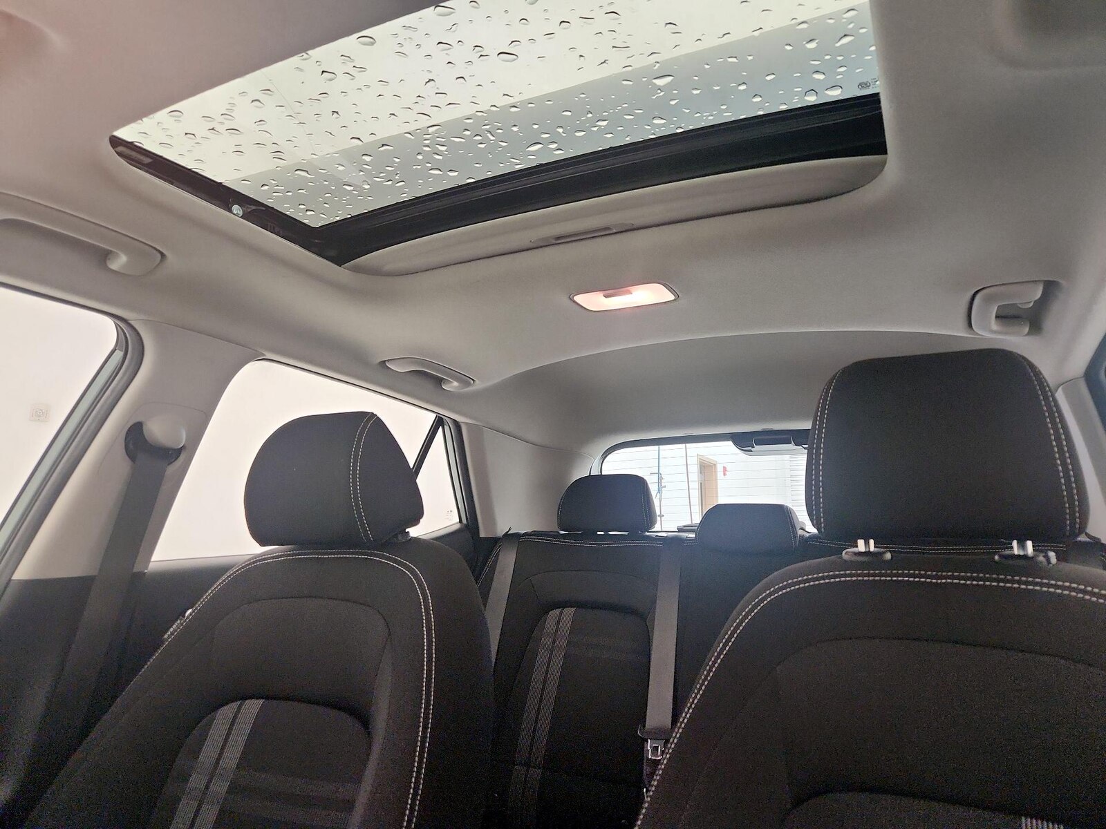 Sunroof(s) & Overhead Airbags