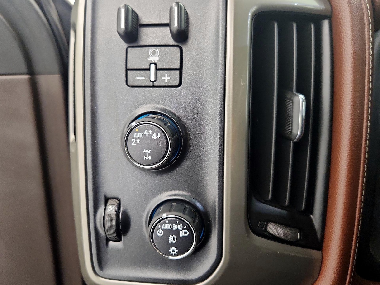 2018 Chevrolet Silverado 1500 High Country - Photo 14