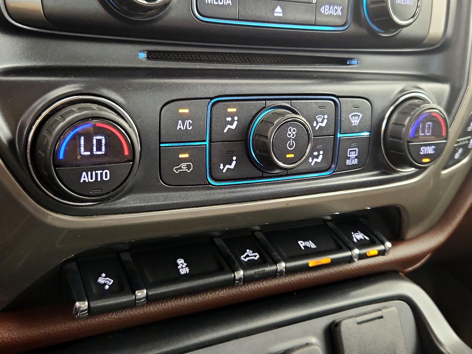 2018 Chevrolet Silverado 1500 High Country - Photo 18