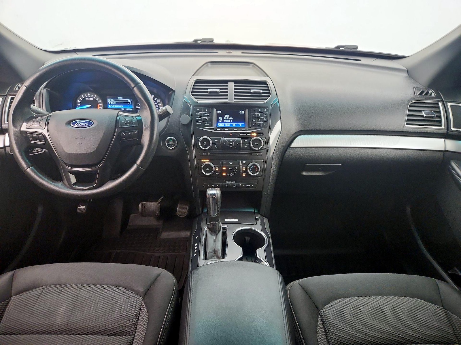 2017 Ford Explorer XLT - Photo 10