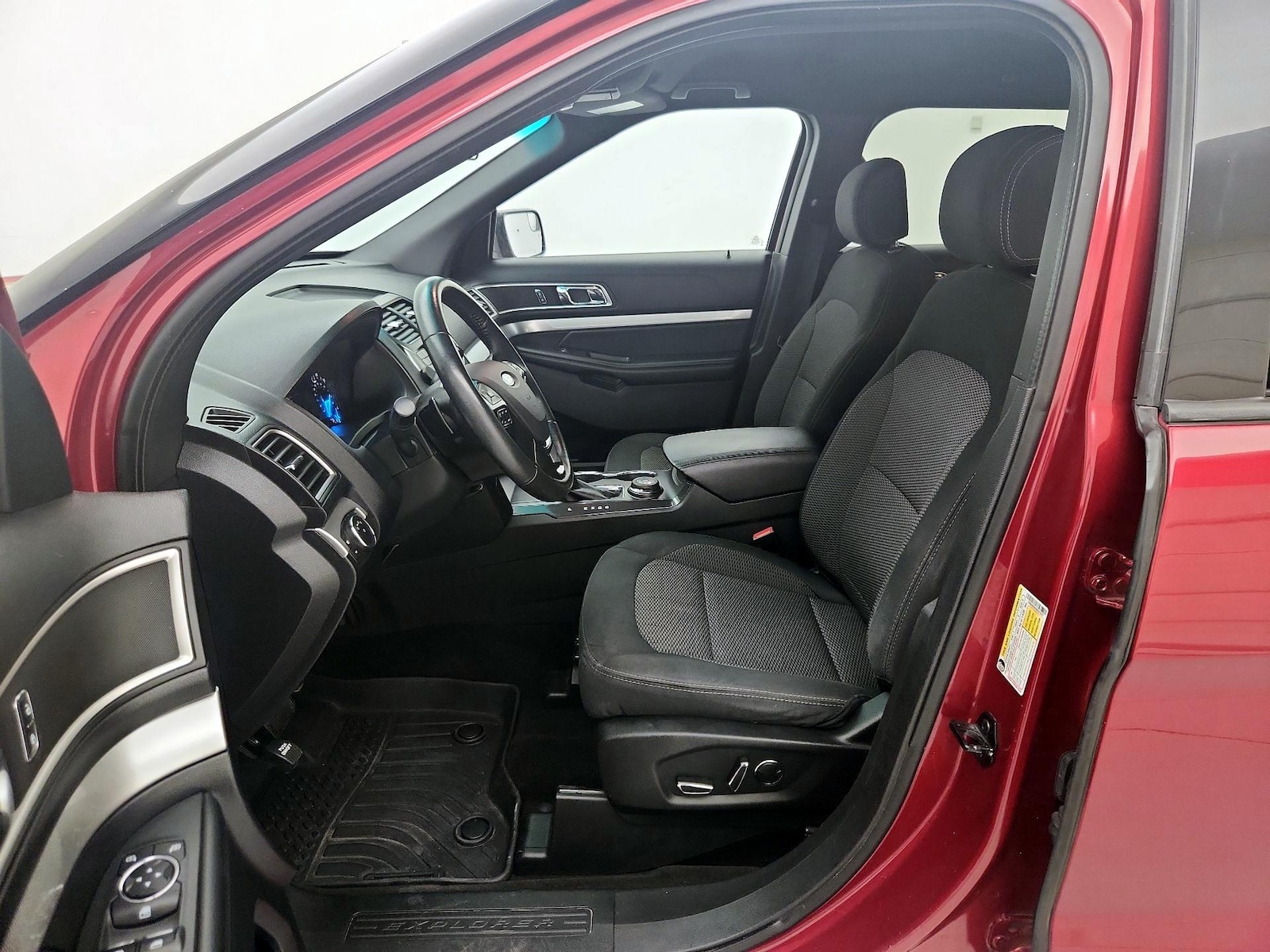 2017 Ford Explorer XLT - Photo 12
