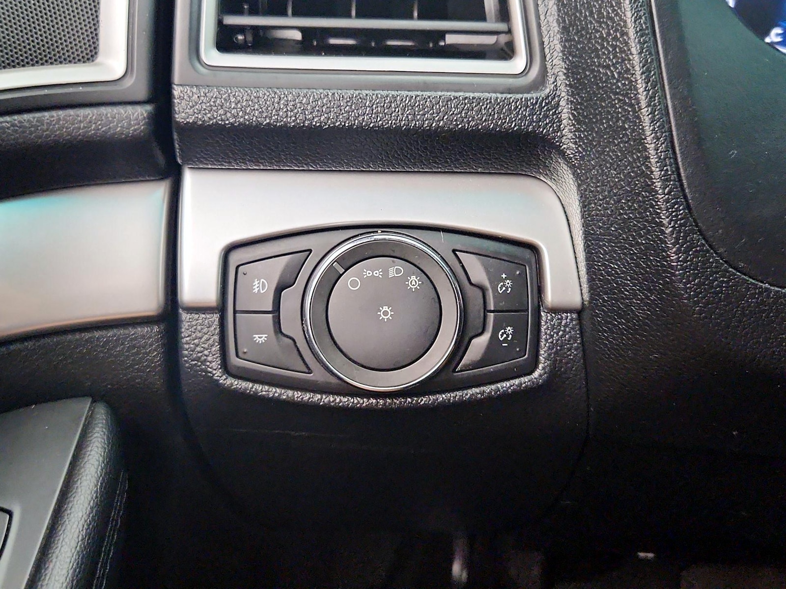 2017 Ford Explorer XLT - Photo 14