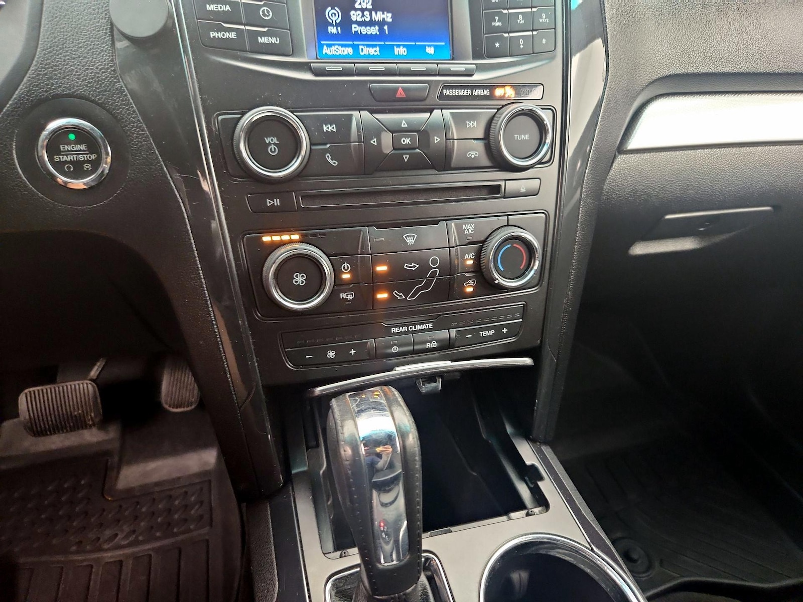 2017 Ford Explorer XLT - Photo 17