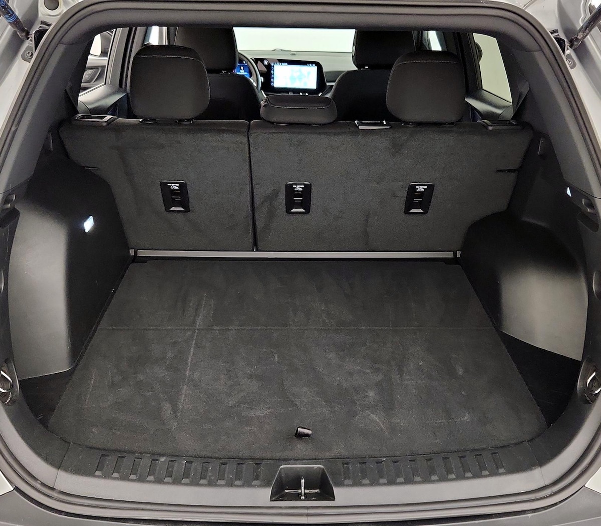 Trunk/Cargo (Seats Up)