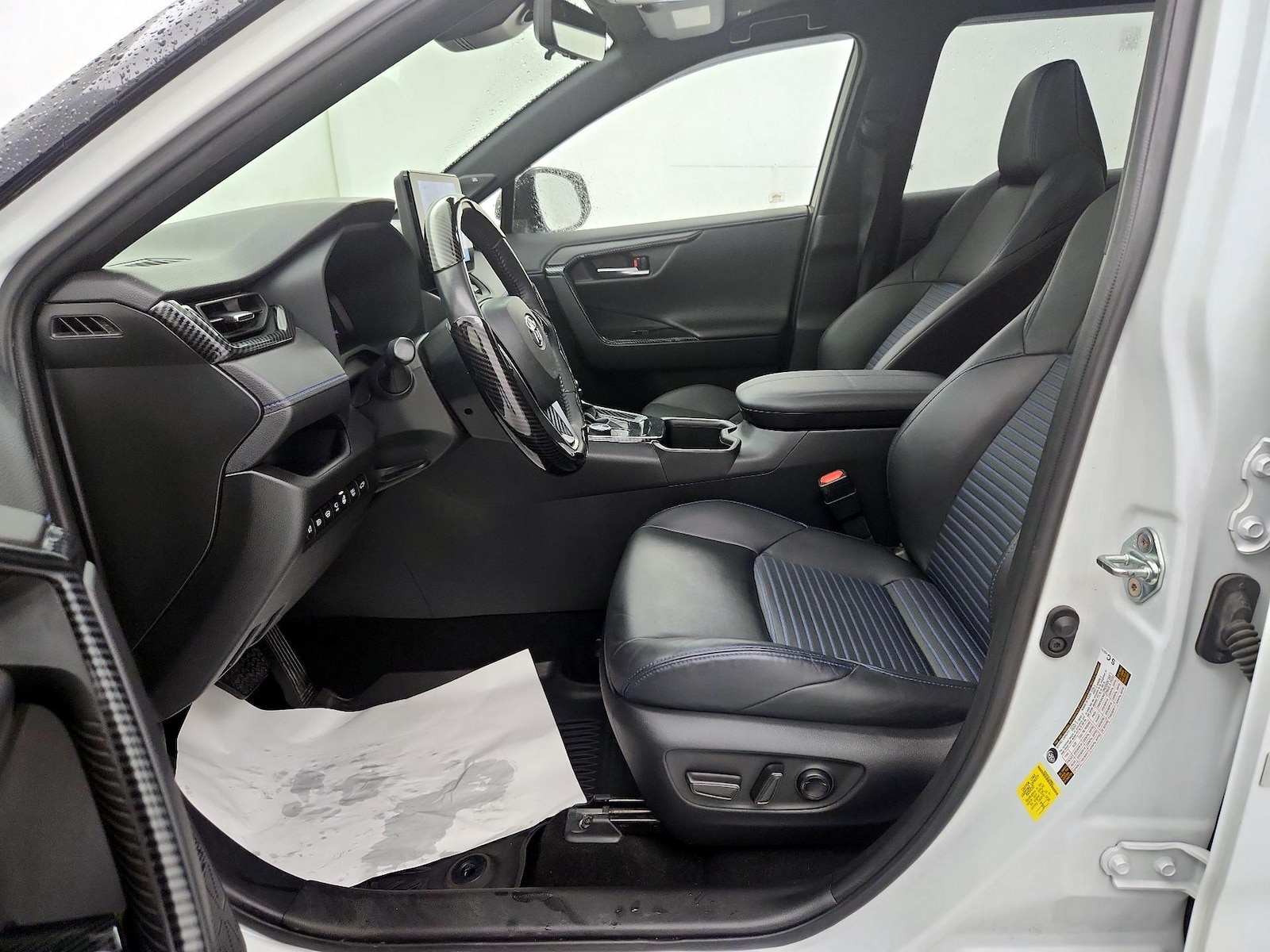 2024 Toyota RAV4 XSE - Photo 12