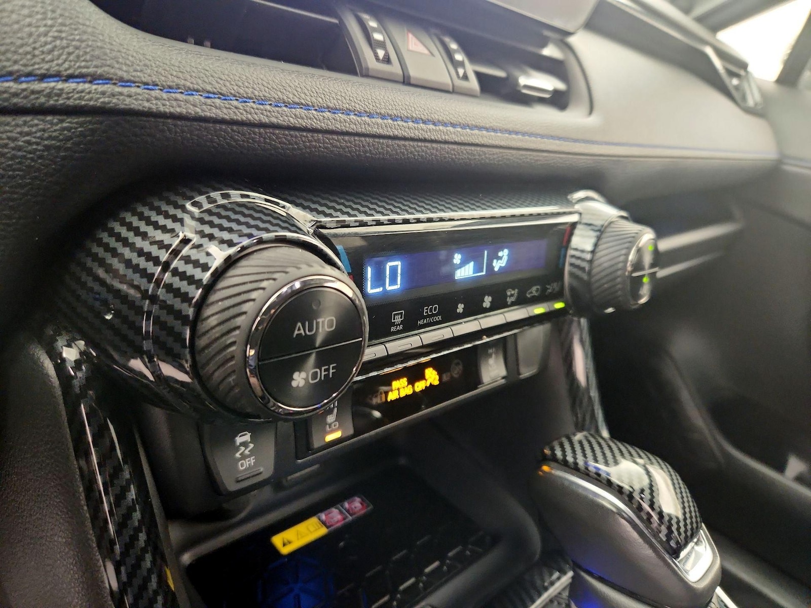 2024 Toyota RAV4 XSE - Photo 17