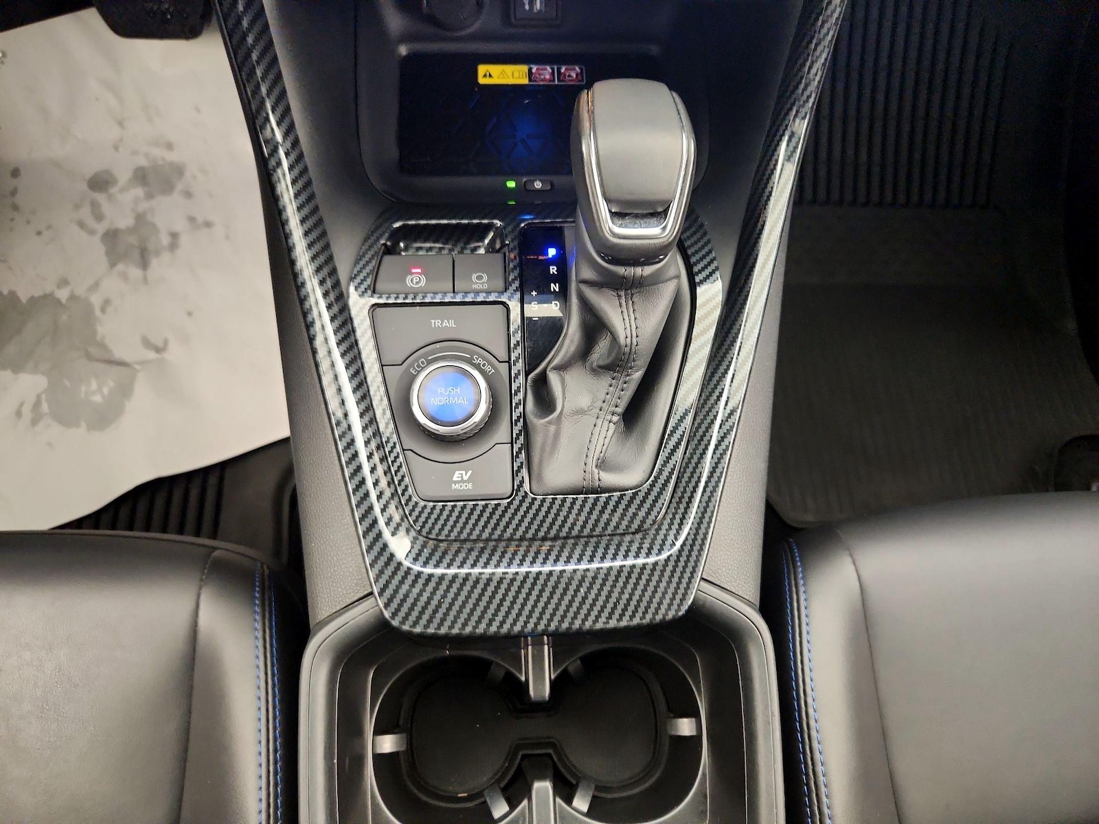 2024 Toyota RAV4 XSE - Photo 18