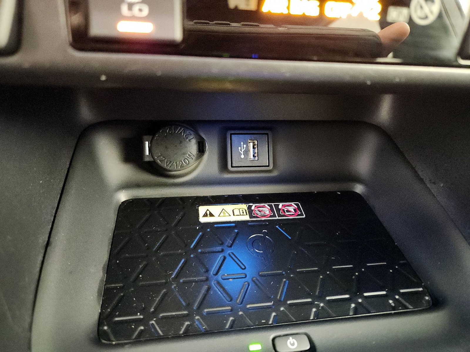2024 Toyota RAV4 XSE - Photo 19