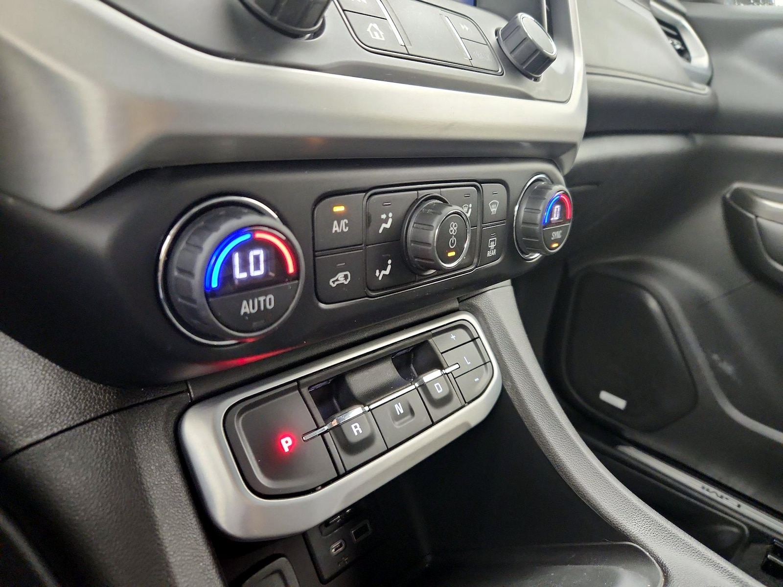 2021 GMC Acadia SLT - Photo 17