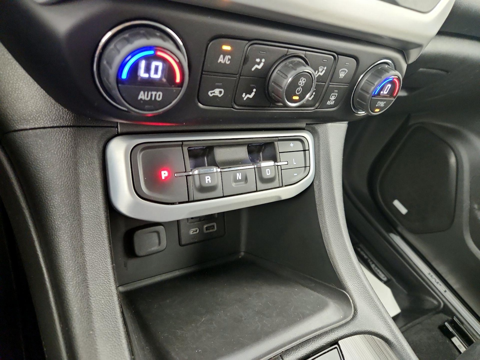 2021 GMC Acadia SLT - Photo 18