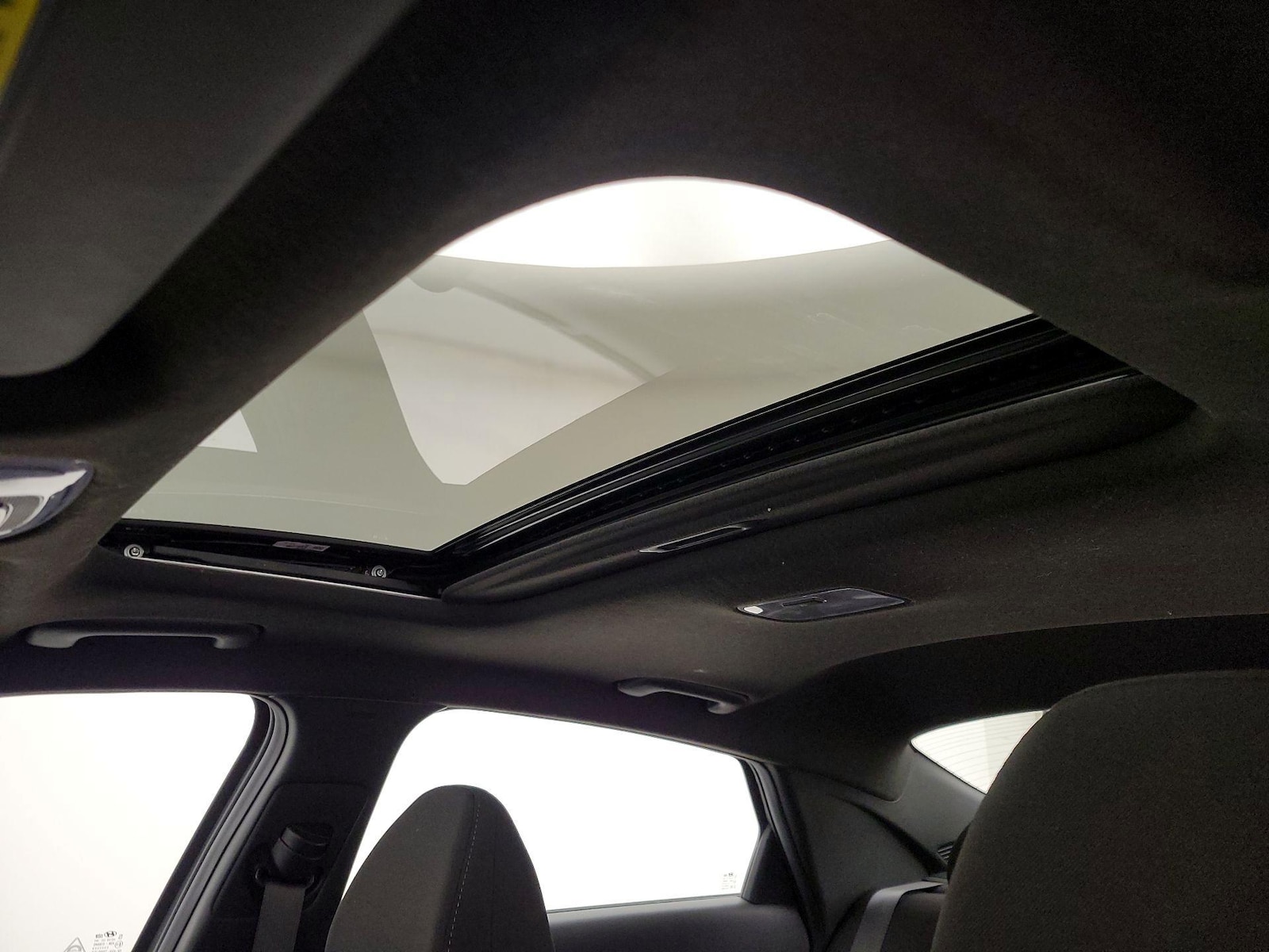 Sunroof(s) & Overhead Airbags