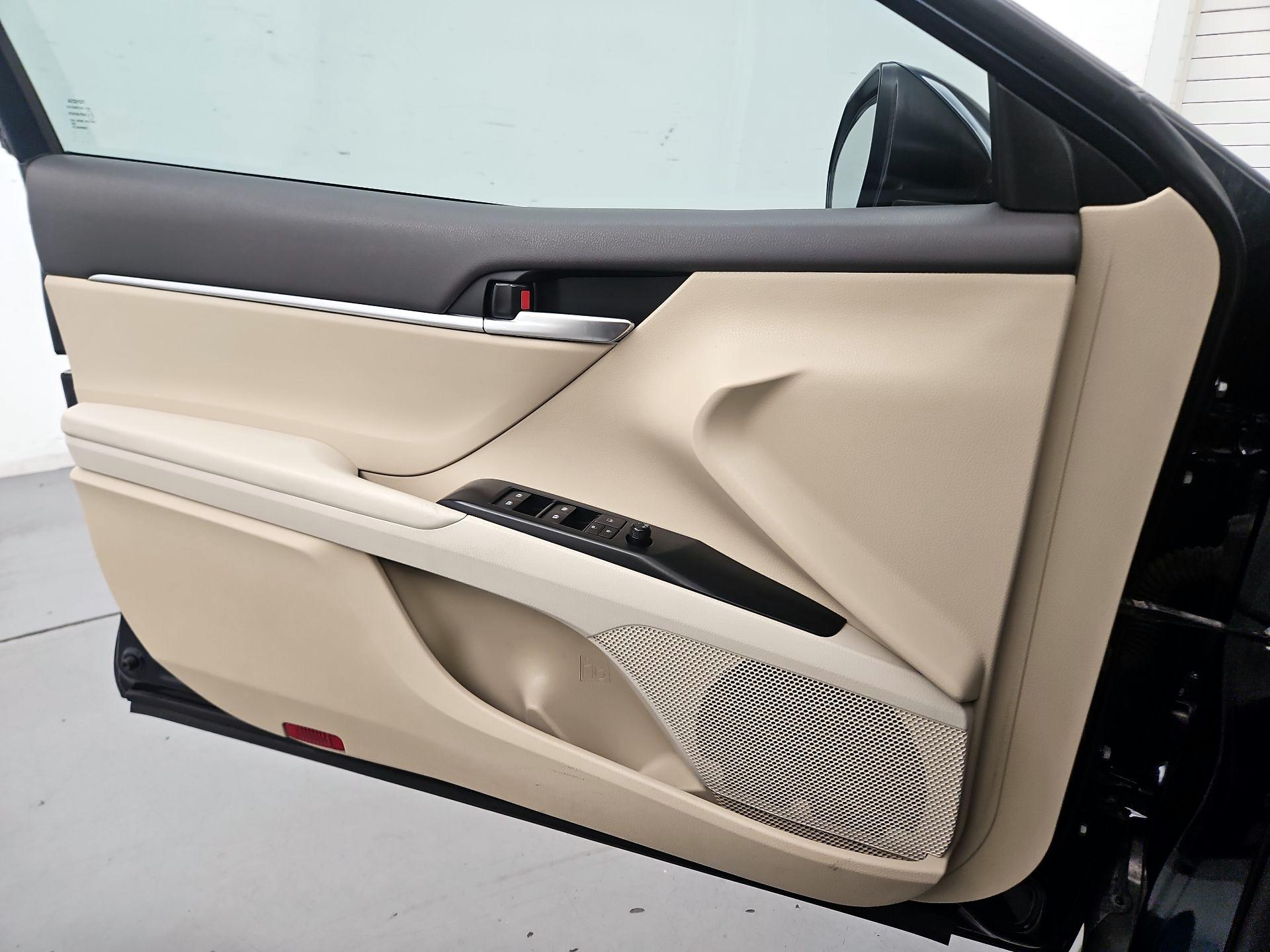Thumbnail: 2020 Toyota Camry - 10