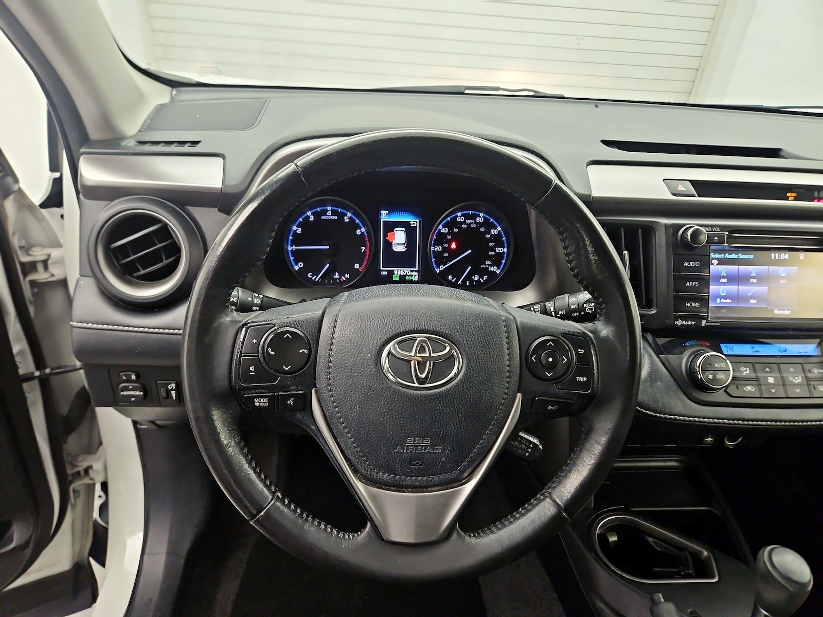 2018 Toyota RAV4 XLE - Photo 11