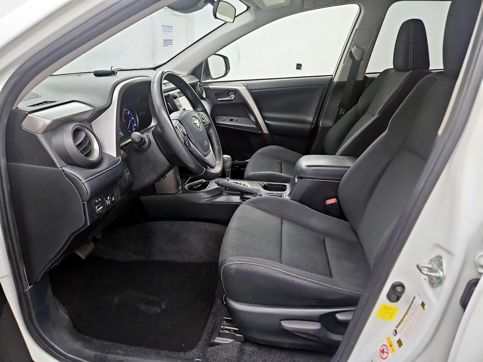 2018 Toyota RAV4 XLE - Photo 12