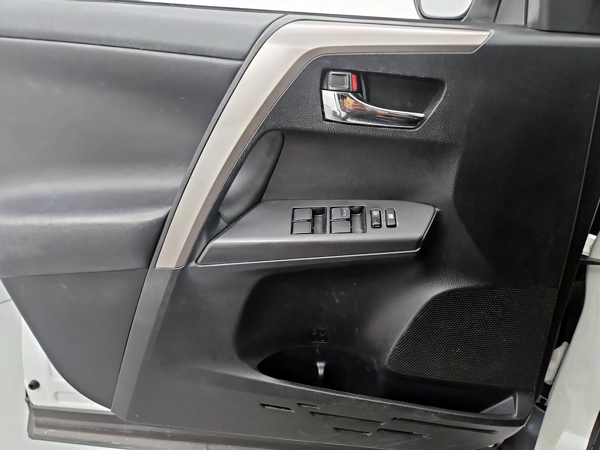 Thumbnail: 2018 Toyota RAV4 - 12