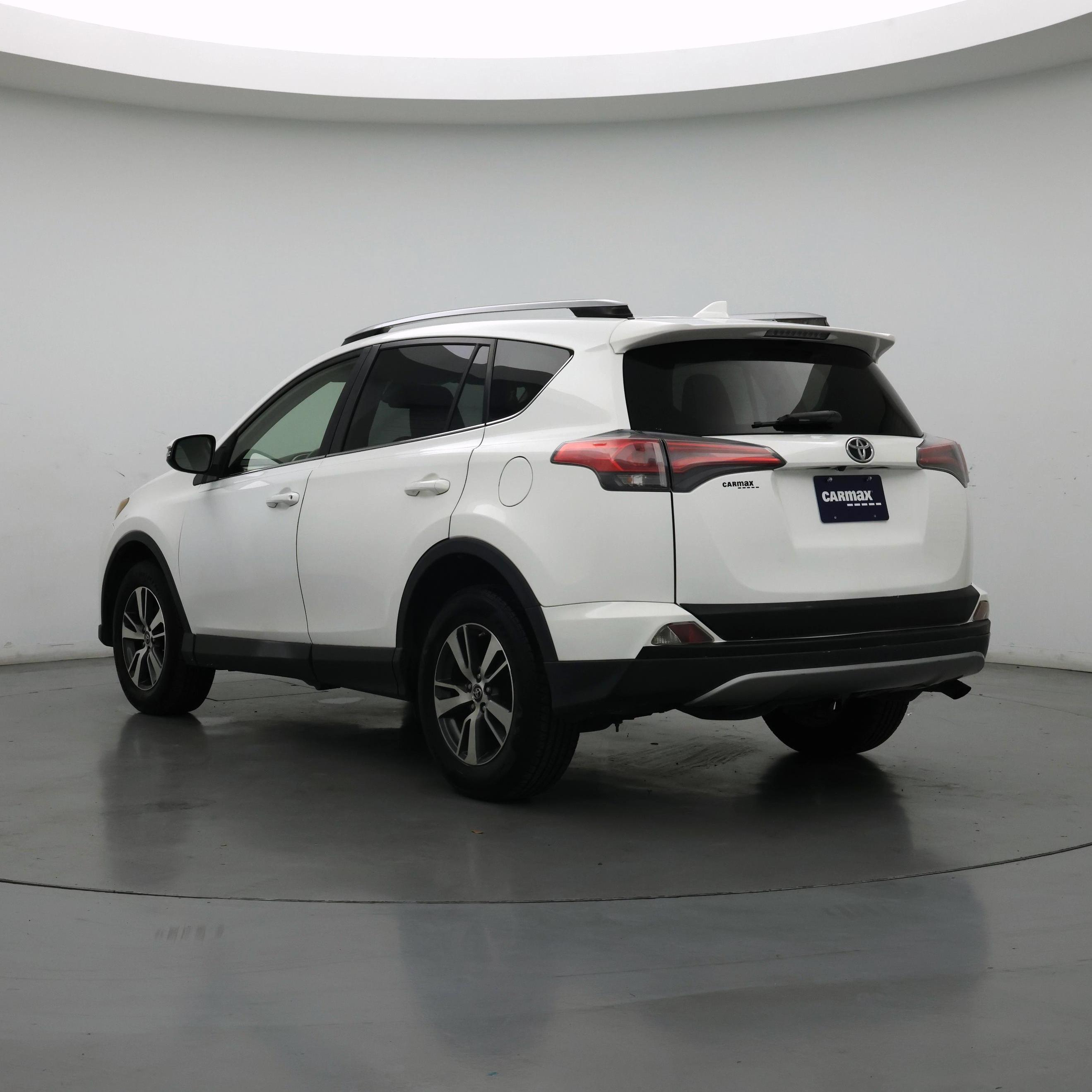 Thumbnail: 2018 Toyota RAV4 - 2