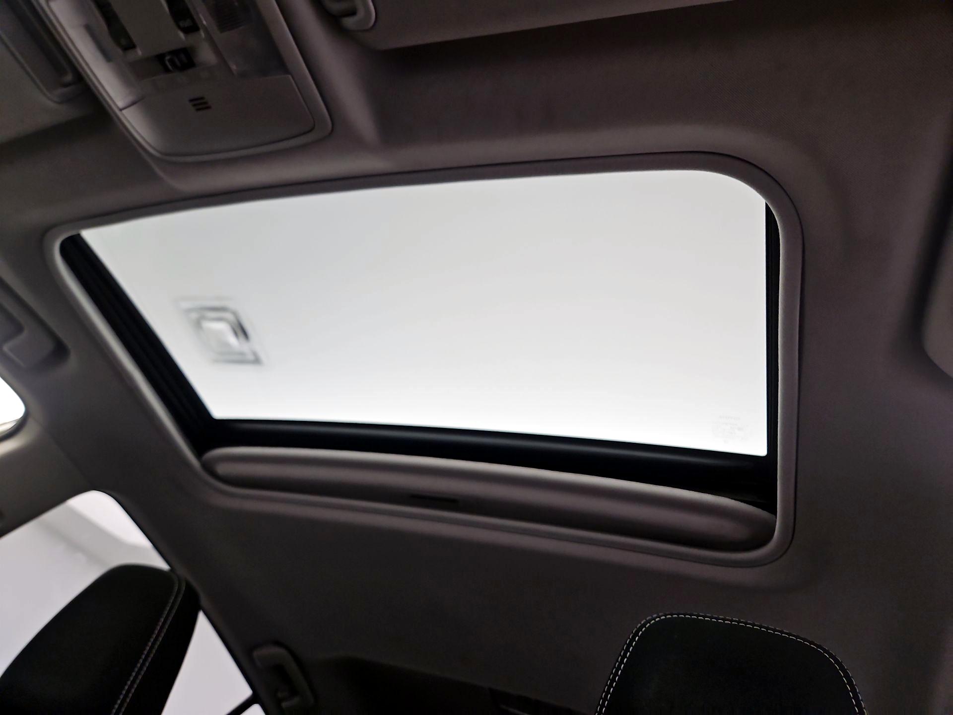 Thumbnail: 2018 Toyota RAV4 - 19