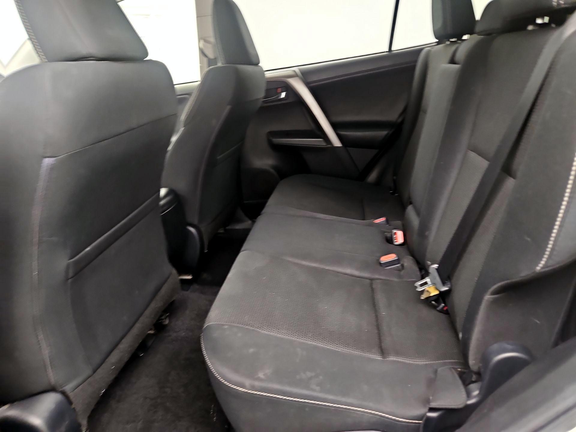 Thumbnail: 2018 Toyota RAV4 - 20