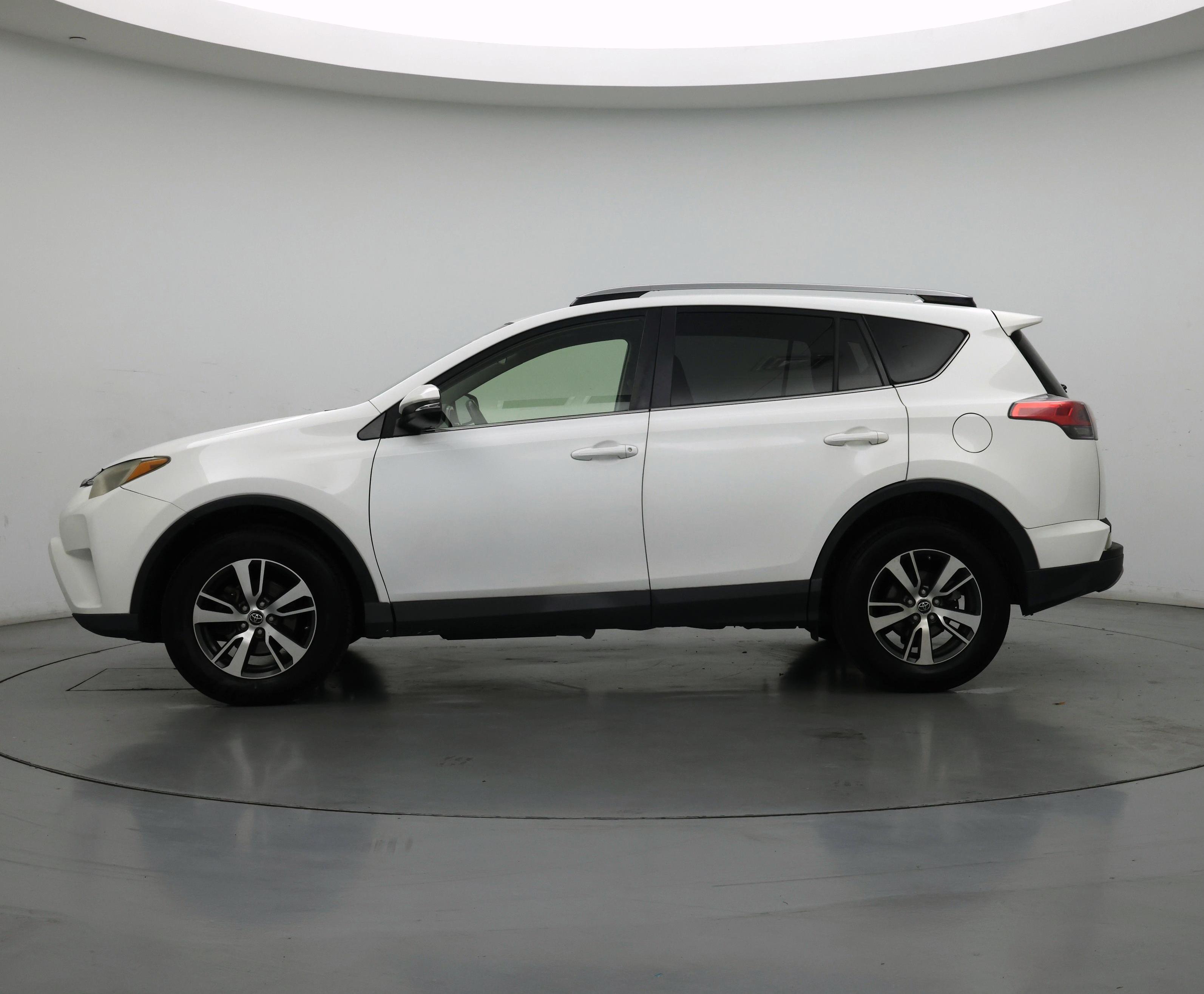 Thumbnail: 2018 Toyota RAV4 - 3