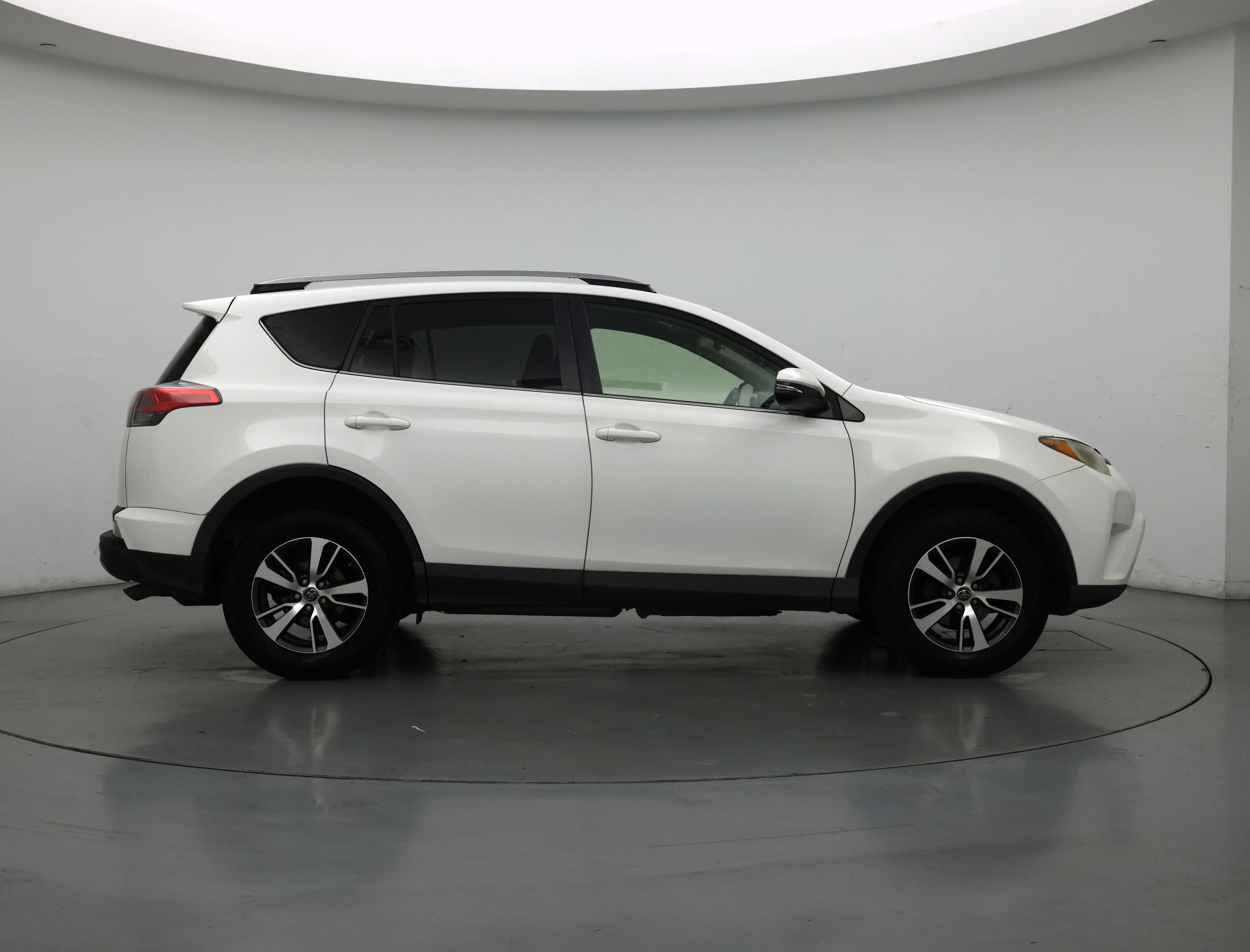 Thumbnail: 2018 Toyota RAV4 - 7