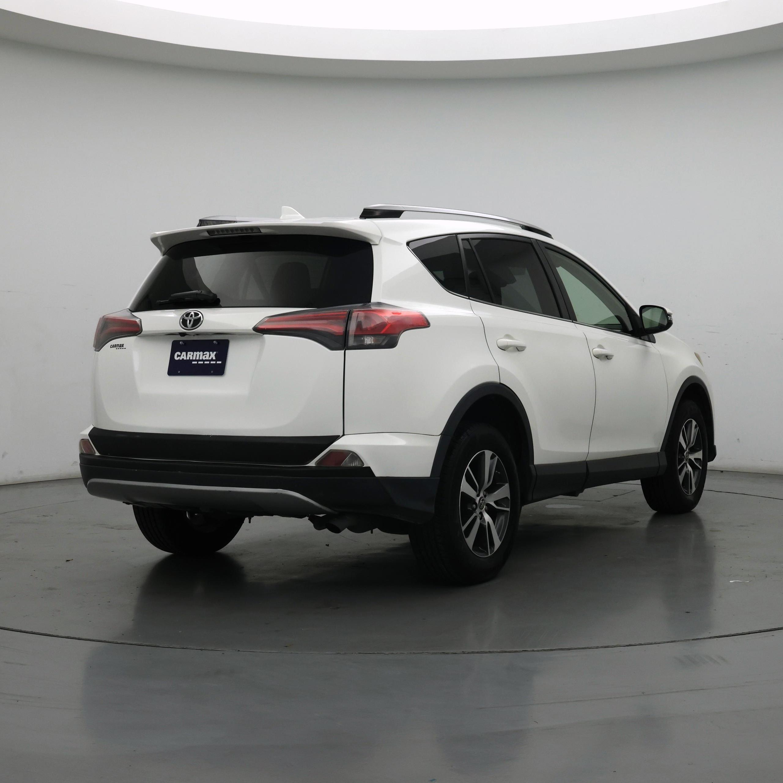 Thumbnail: 2018 Toyota RAV4 - 8