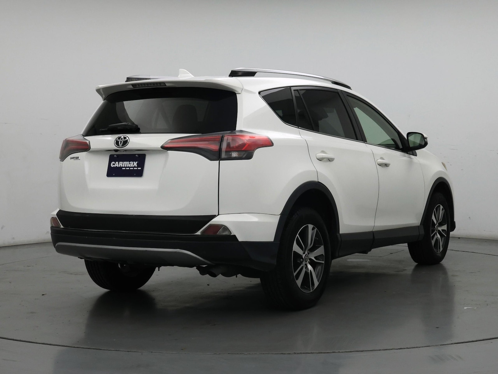 2018 Toyota RAV4 XLE - Photo 9