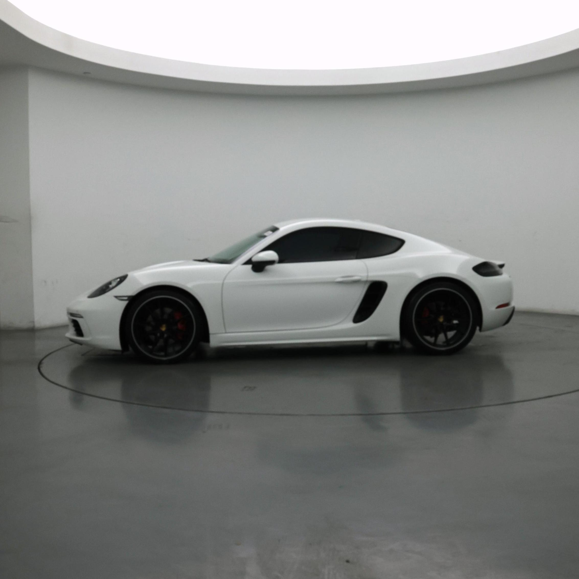 Thumbnail: 2017 Porsche 718 Cayman - 3