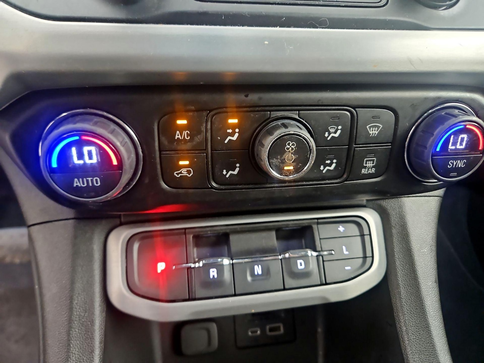 2023 GMC Acadia SLT - Photo 15