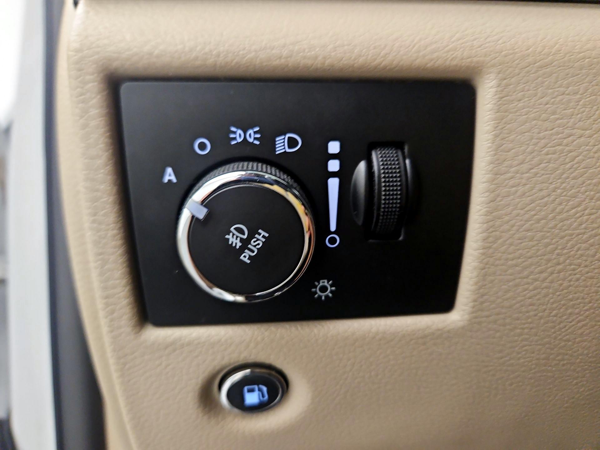Thumbnail: 2017 Jeep Grand Cherokee - 13