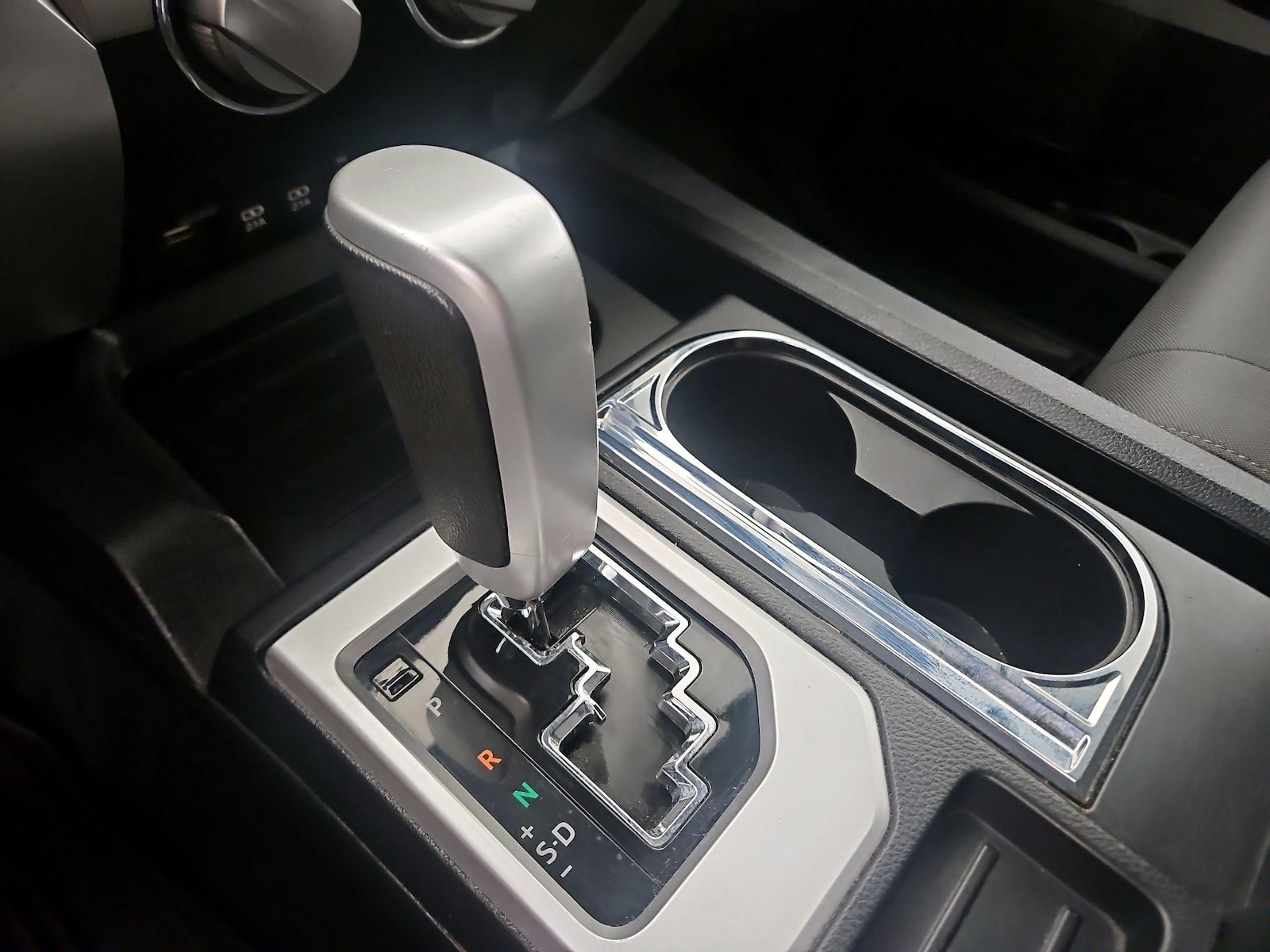 2020 Toyota Tundra SR5 - Photo 18