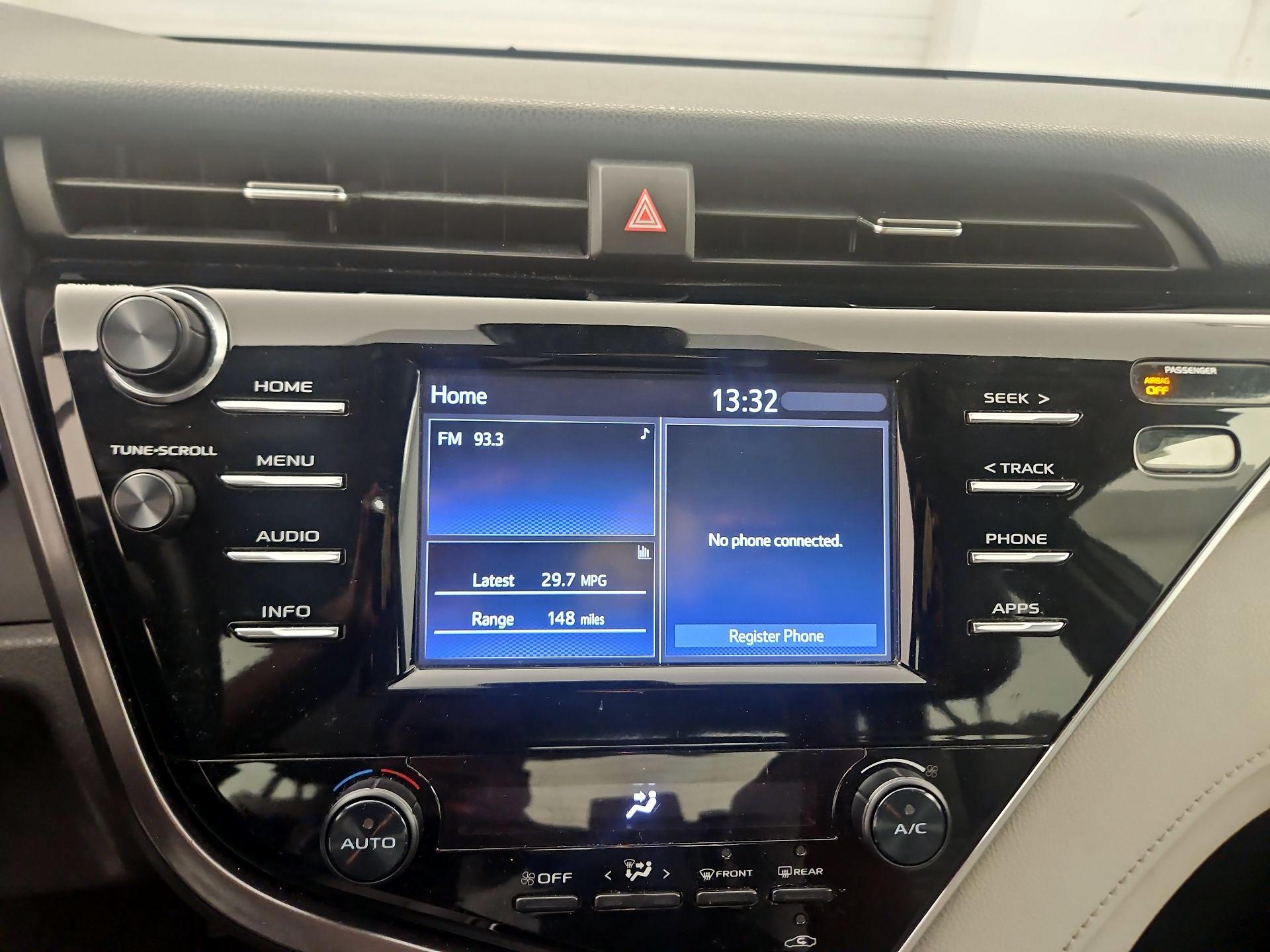 Thumbnail: 2018 Toyota Camry - 15