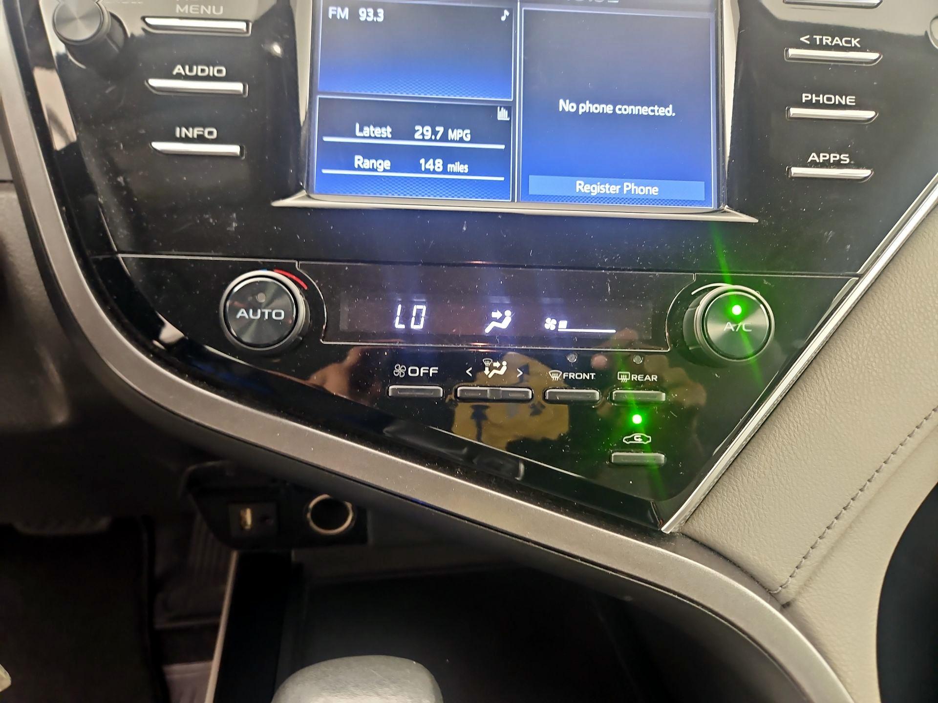 Thumbnail: 2018 Toyota Camry - 16