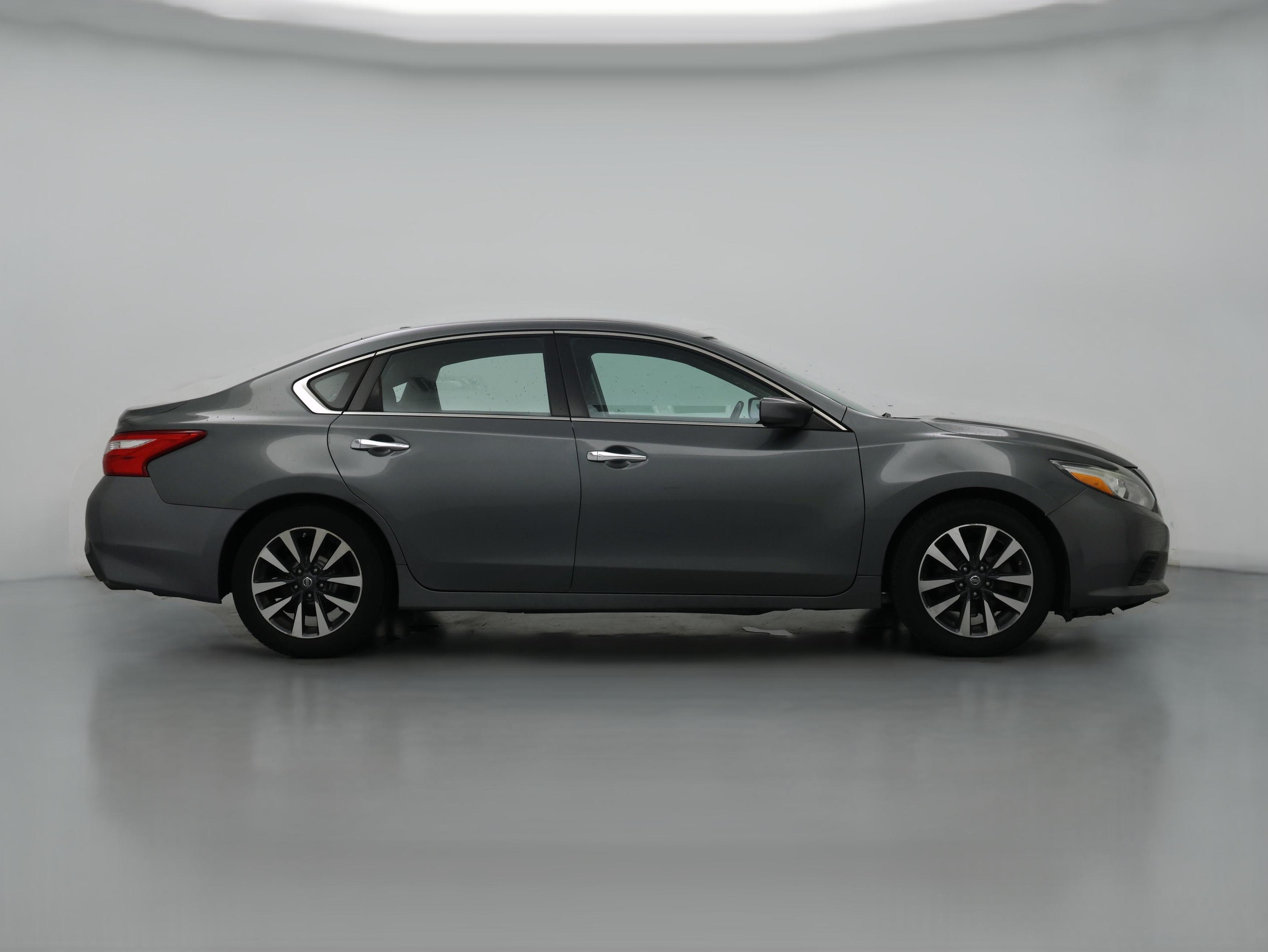 Thumbnail: 2017 Nissan Altima - 1