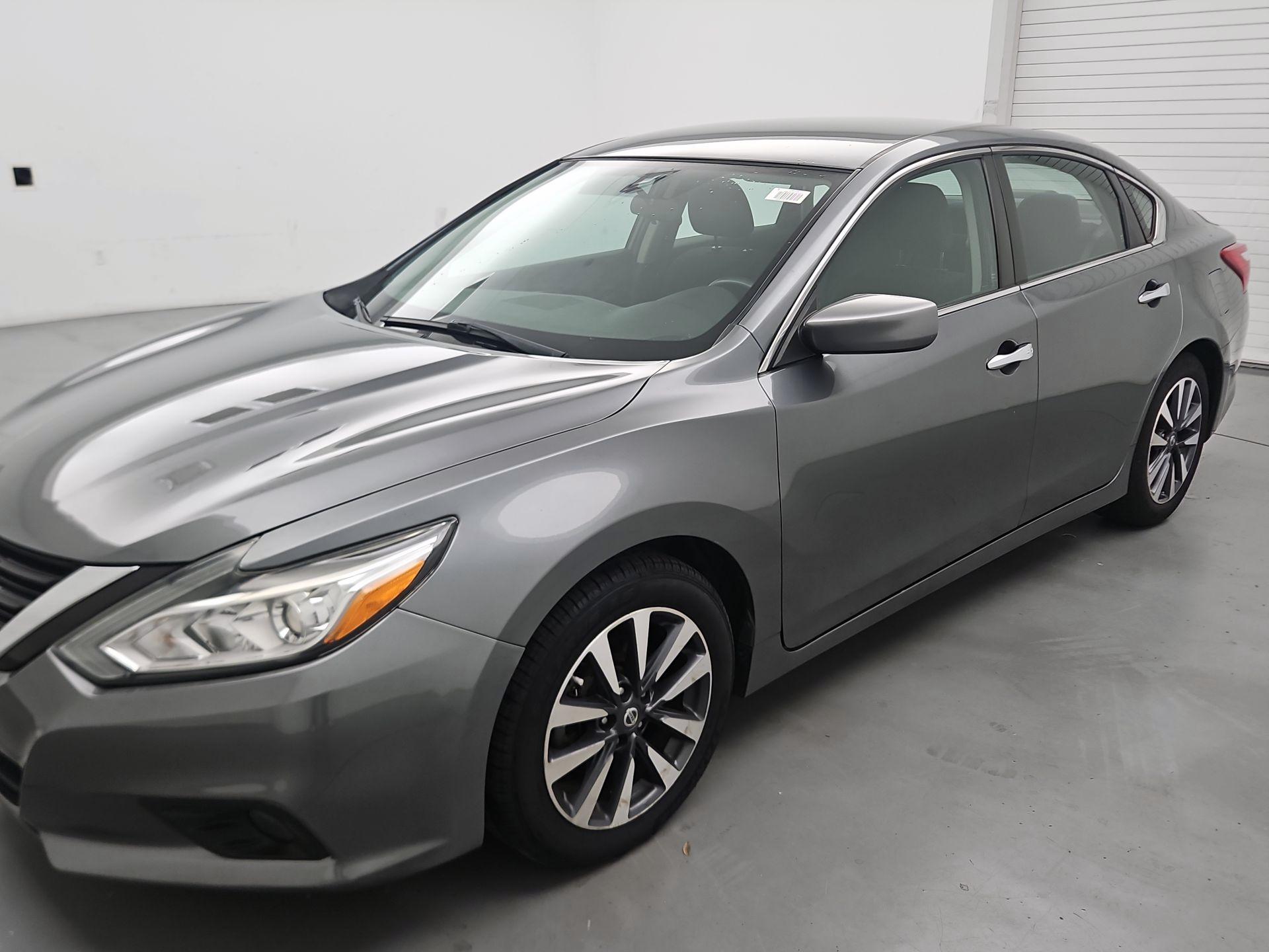 Thumbnail: 2017 Nissan Altima - 3