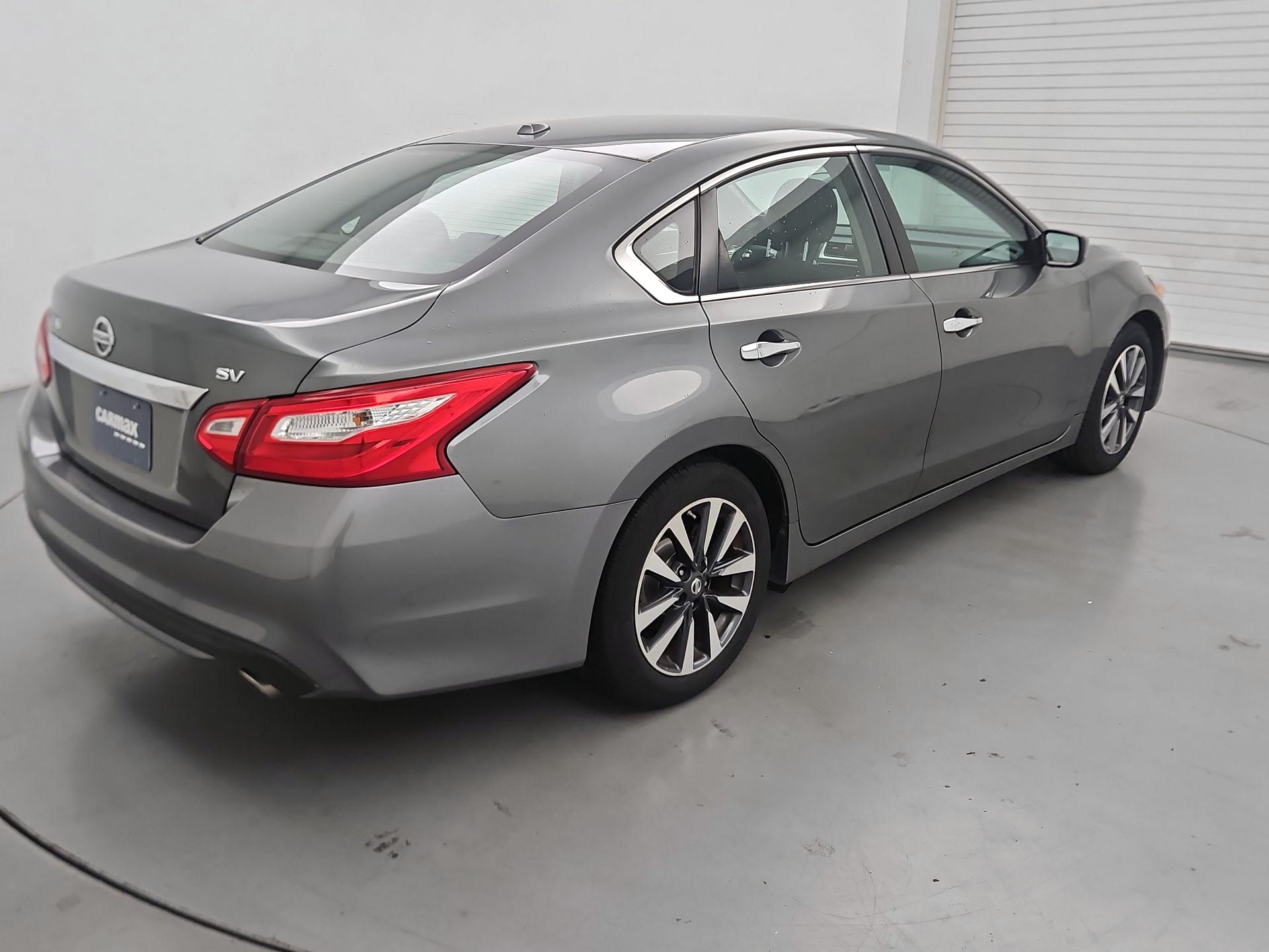 Thumbnail: 2017 Nissan Altima - 5