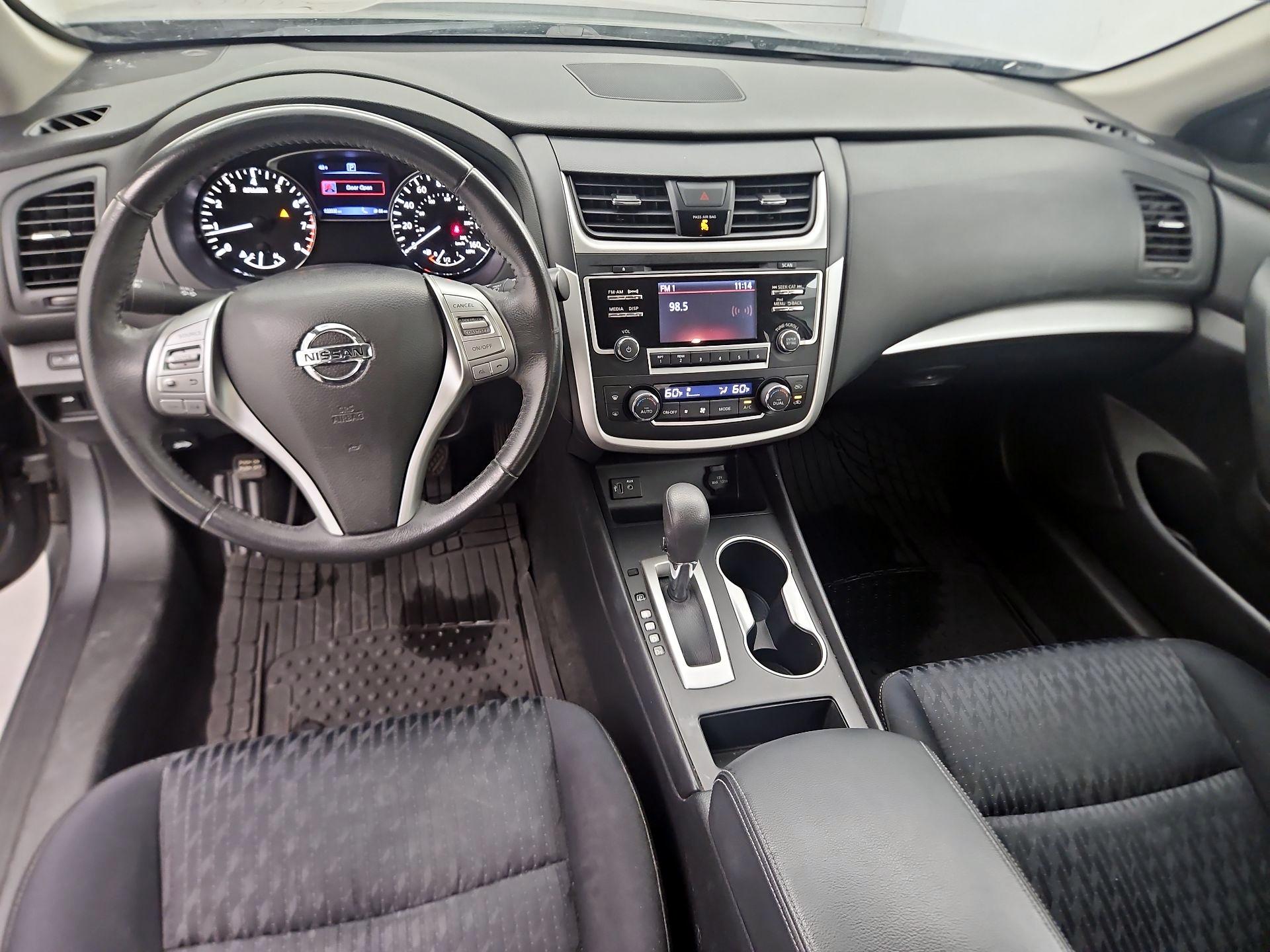 Thumbnail: 2017 Nissan Altima - 8