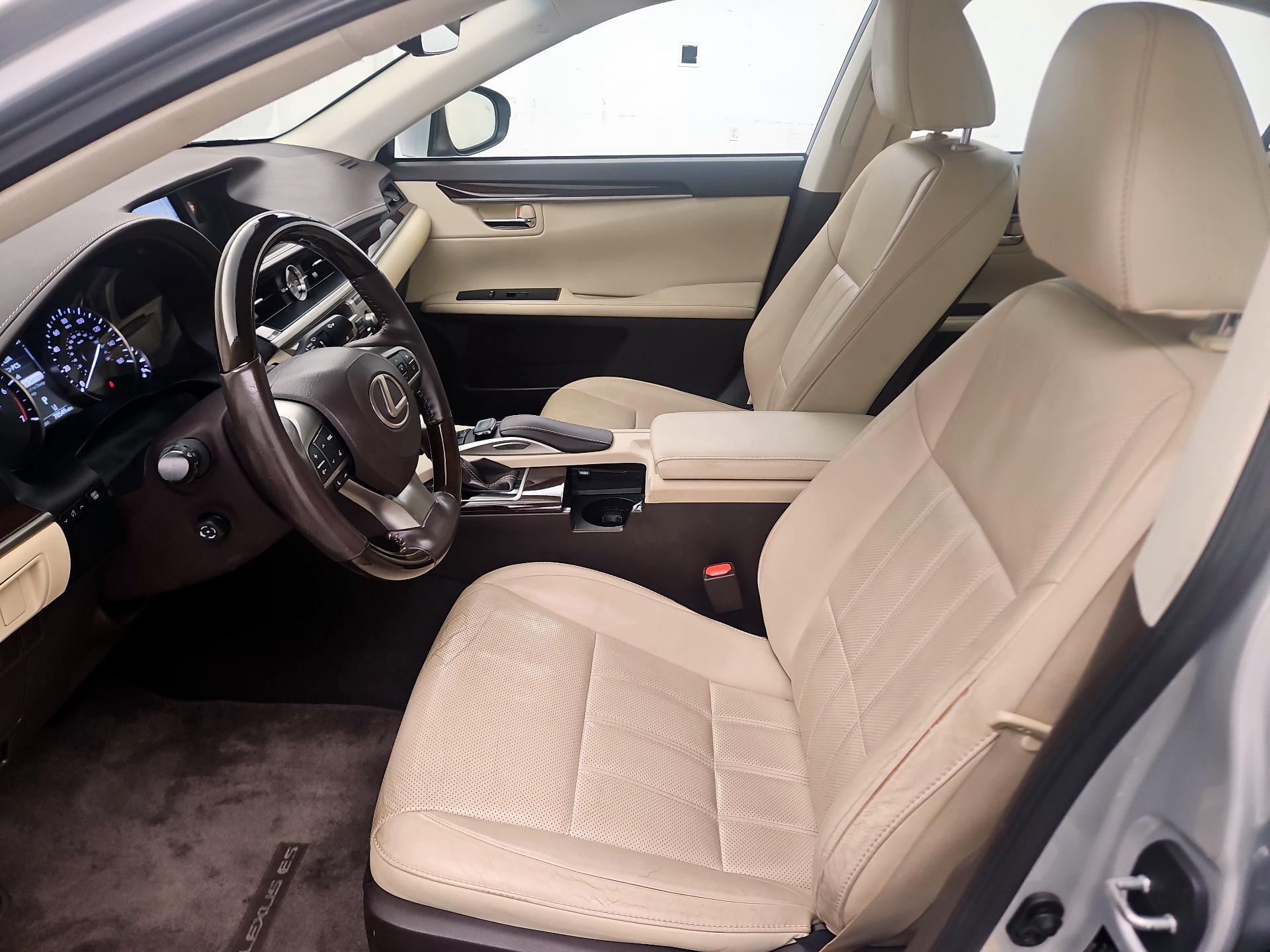 Thumbnail: 2017 Lexus ES - 11