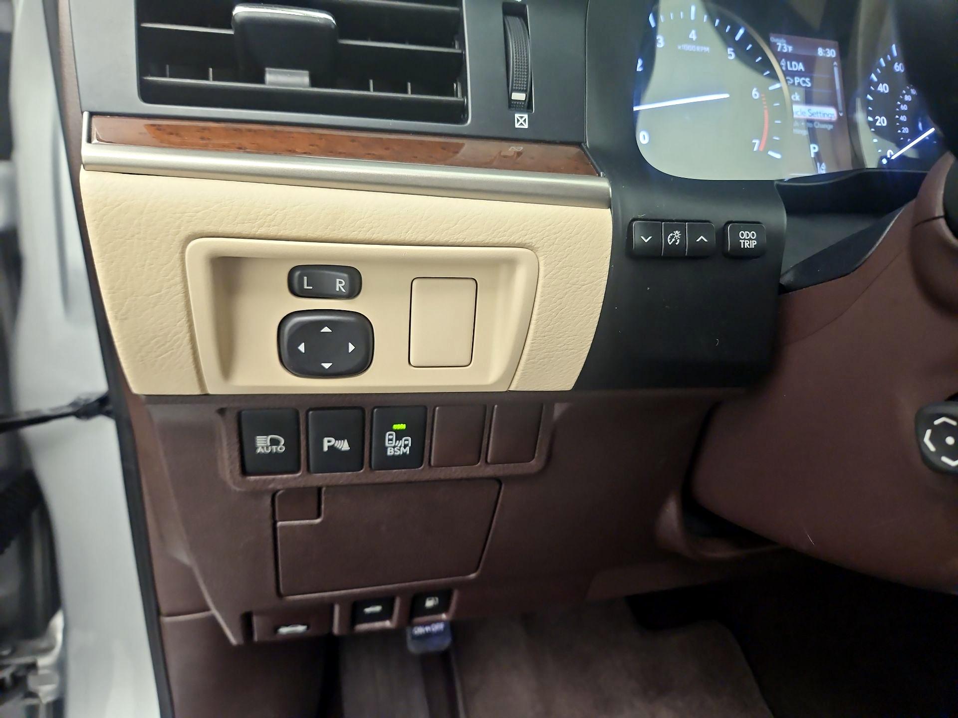 Thumbnail: 2017 Lexus ES - 13